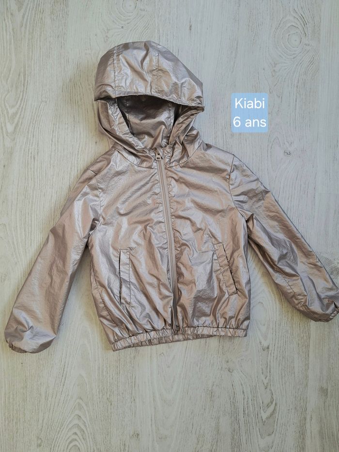 Veste fille  coupe-vent métallisée doré  Kiabi – 6 ans