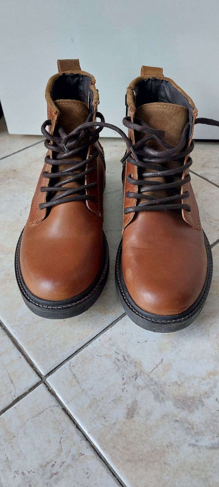 Paire de bottines en cuir  pour homme