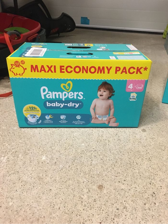 108 couches Pampers baby dry taille 4