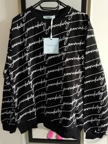 Très Joli Sweat Neuf étiqueté