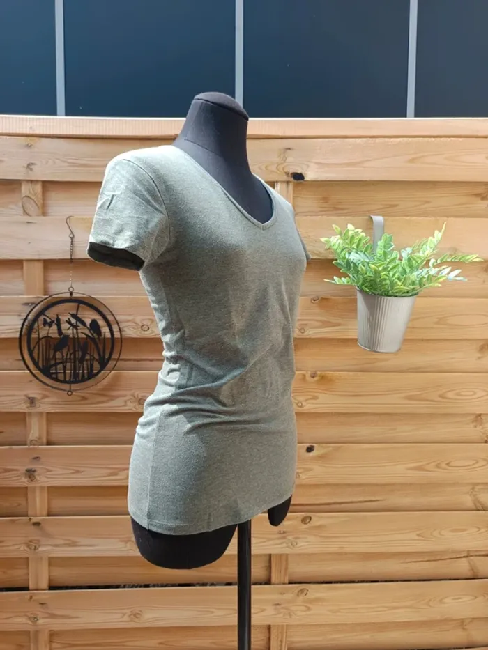 T-shirt taille 36 - photo numéro 3