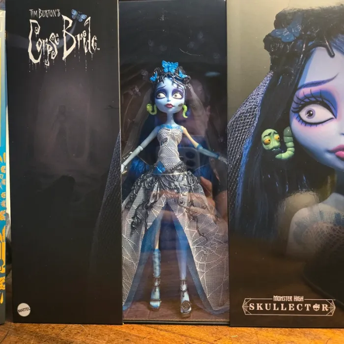 Skullector Monster High le jour des morts et Emily noce funèbre - photo numéro 3