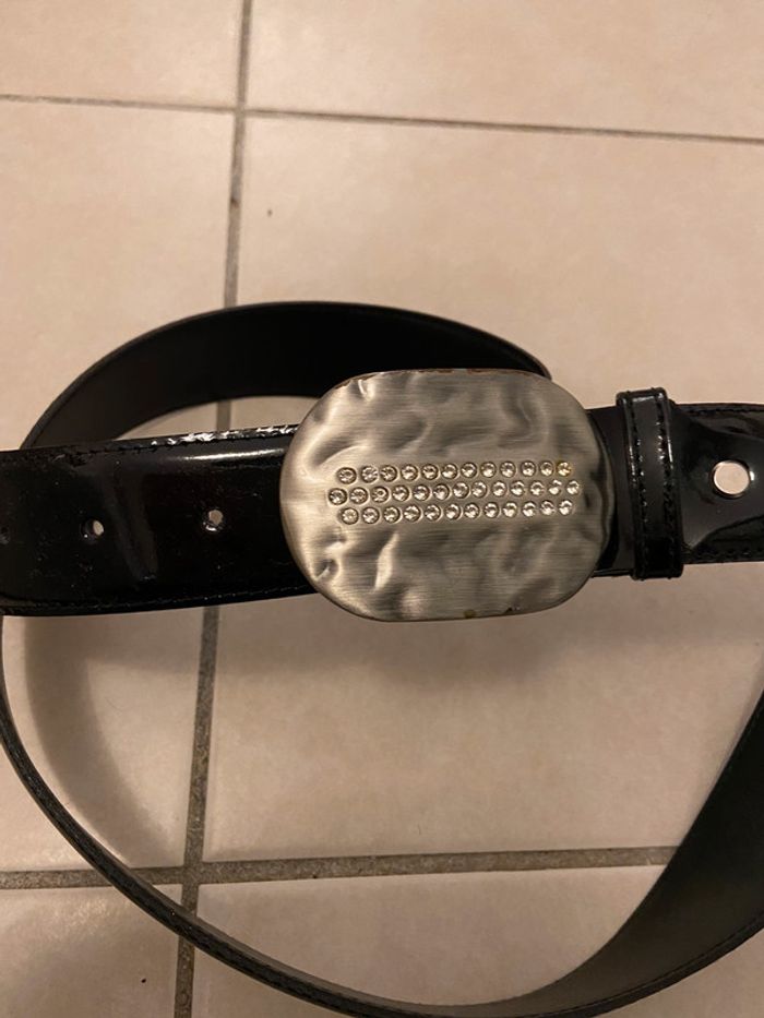 Ceinture vernie