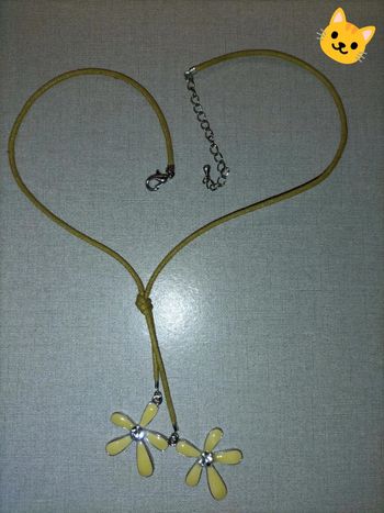 Collier kaki 2 fleurs jaune
