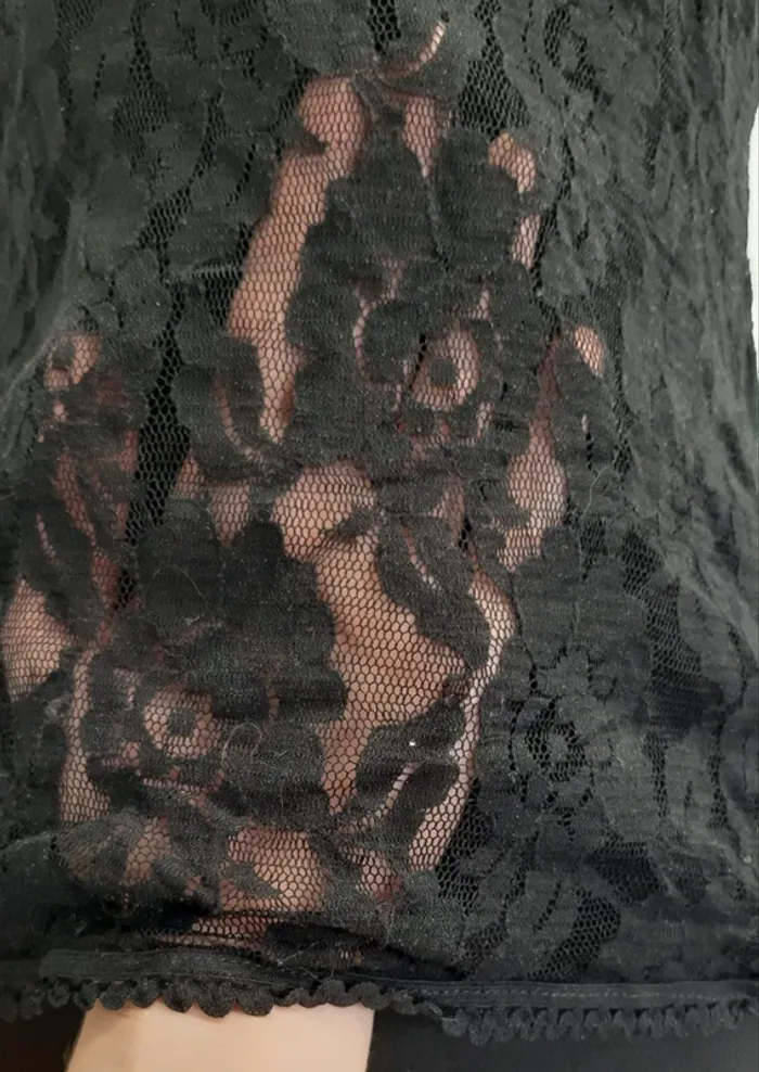 Très joli débardeur sexy en dentelle noire Rectangle Blanc - photo numéro 6