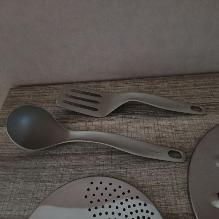 Deux couvercles et ustensiles Tefal neufs - photo numéro 4