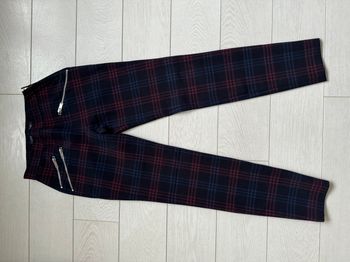 Pantalon skinny Zara Woman à carreaux façon tartan bleu et rouge