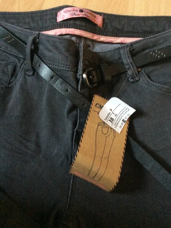 Pantalon neuf - photo numéro 2