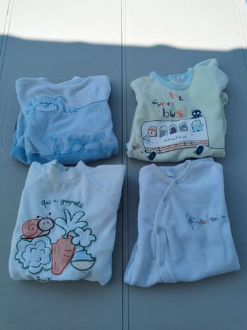 Lot de pyjamas bébé 1 mois.