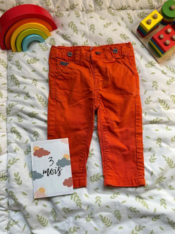 pantalon léger orange 3 mois tape à l'oeil