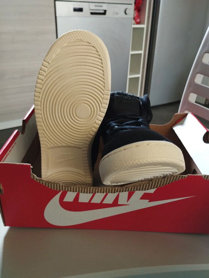 Basket Nike Ebernon taille 40.5 neuves - photo numéro 4