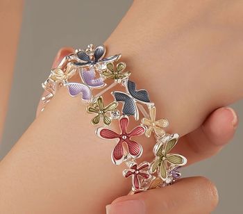 Très joli bracelet multicolore fleurs et papillons