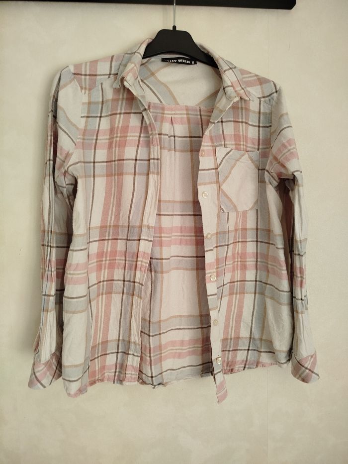 Chemise a carreaux blanche bleue et rose. Très bon état et propre. Taille M. Tally Weill