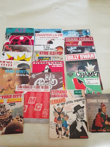 Lot disques 45 tours. Bon état