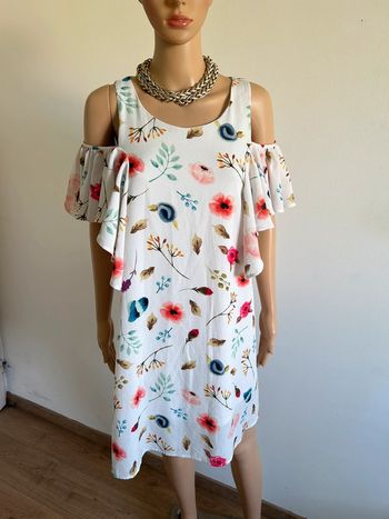 Robe blanche et fleurie à manches courtes Molly Bracken taille M jamais portée