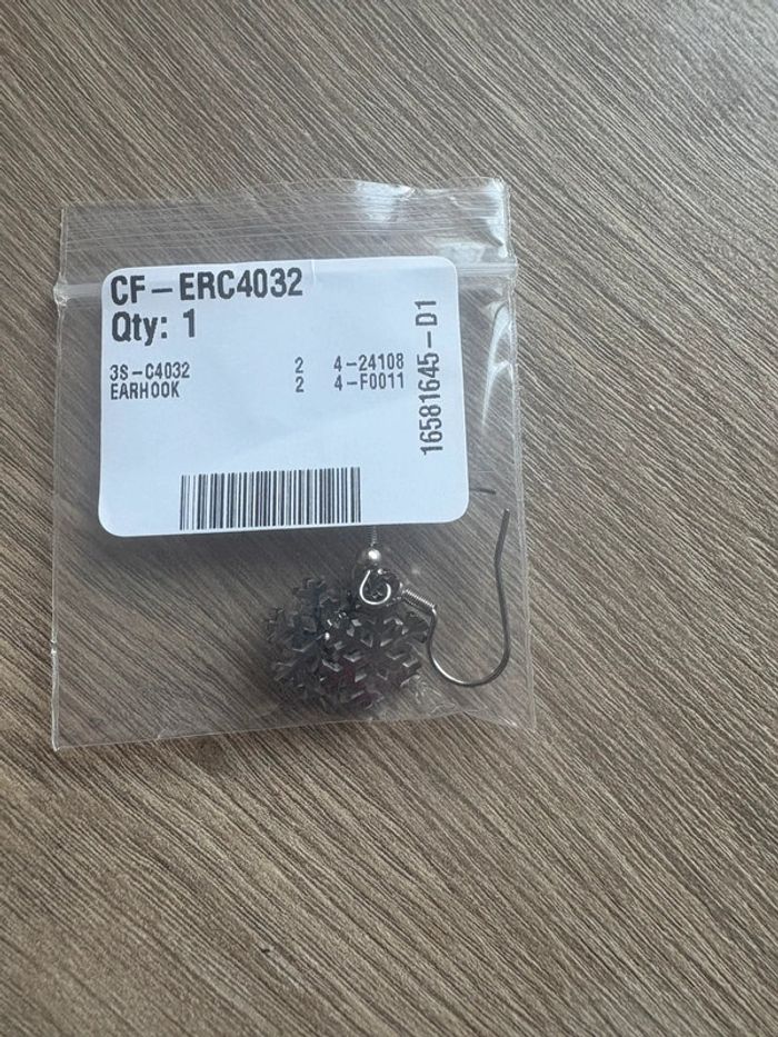 Boucles d’oreille neuf - photo numéro 3
