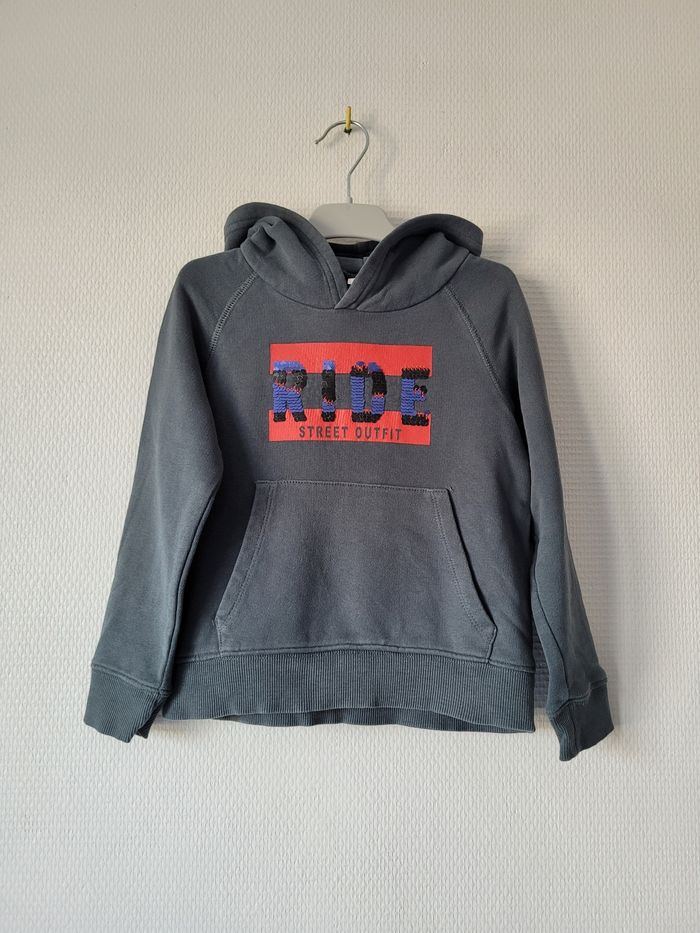 Sweat à capuche gris TAO 4 ans TBE