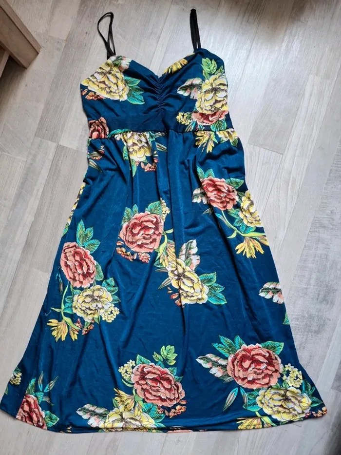 Robe bleu à fines bretelles