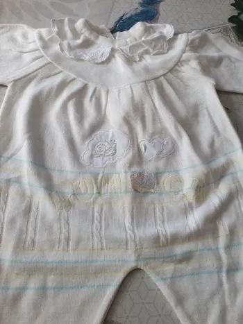 Pyjama 6 mois blanc.