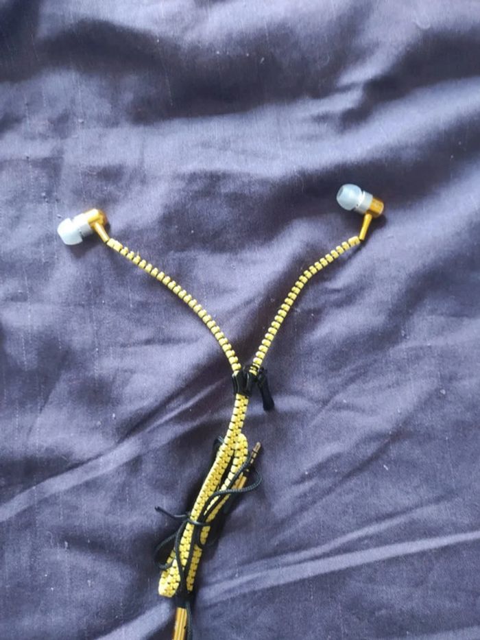 Écouteurs auriculaires neufs - photo numéro 3