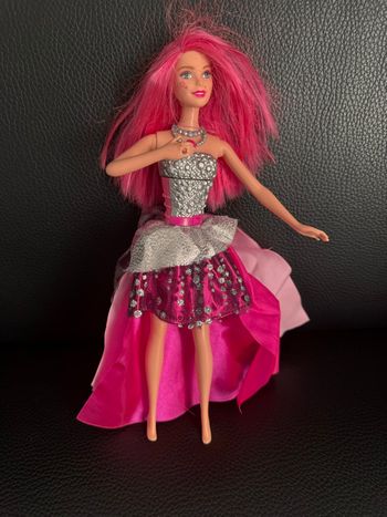 Barbie rock et royales courtney 