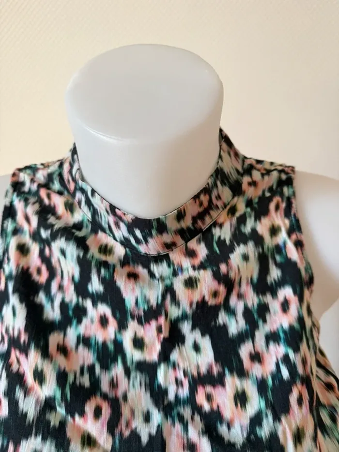 Top court en très bon état taille S Bershka - photo numéro 3