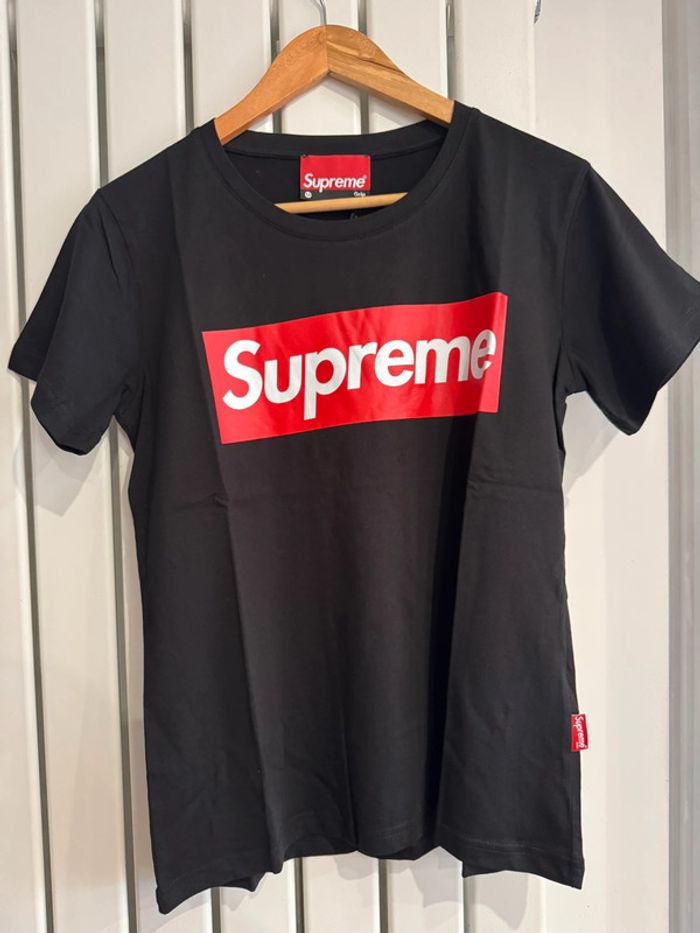 Tee shirt noir Supreme Taille M
