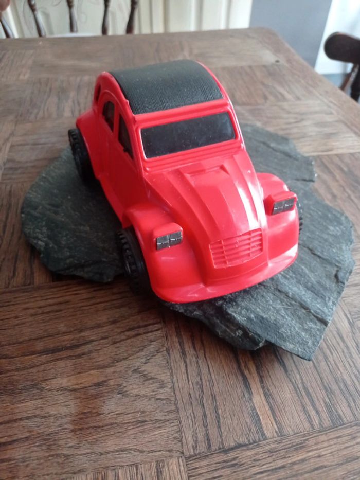 Voiture deudeuche en plastique
