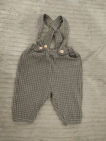 Pantalon à bretelles