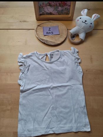 T-shirt manches courtes pour fille taille 24 mois Marque Kiabi Très bon état