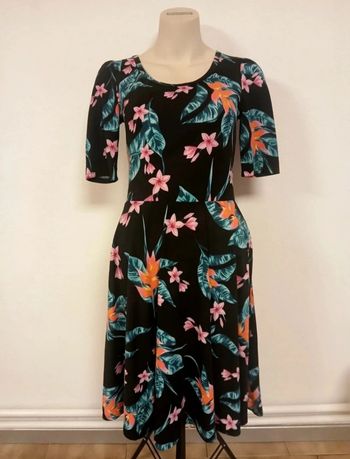 Robe noire fleurie style vintage 