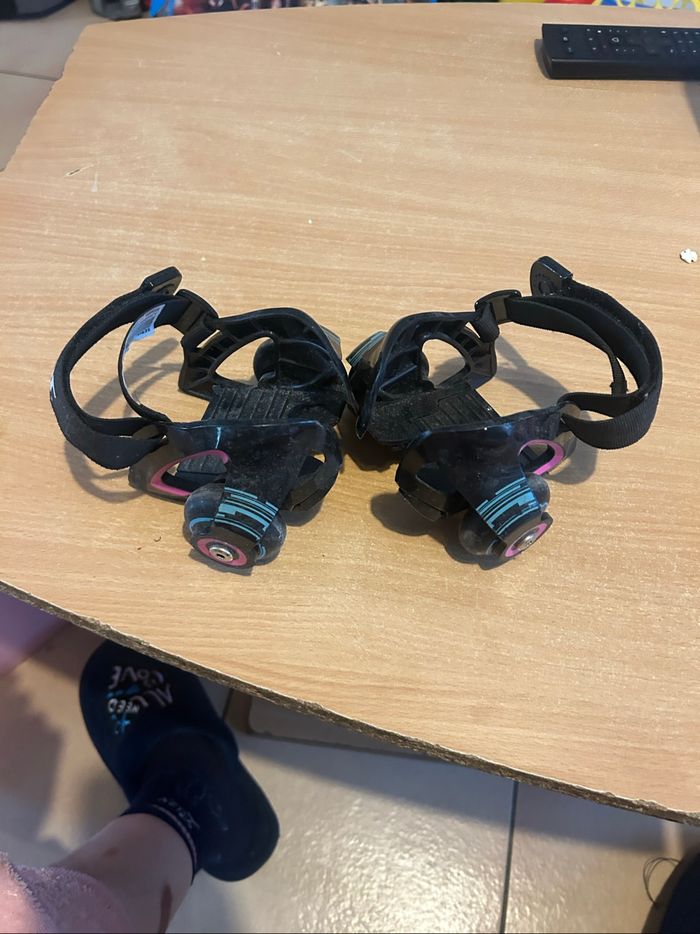 Roller rose pour chaussures - photo numéro 3