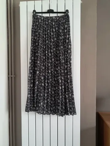 Jupe plissée longue fleurie