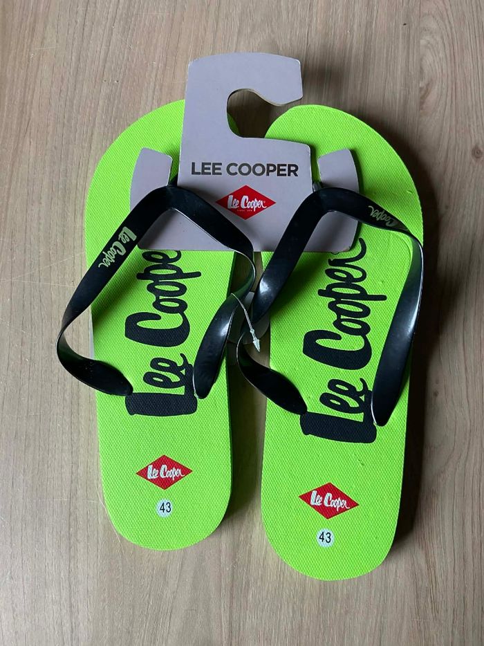Tong Lee Cooper taille 43 vert pomme et noir
Neuf