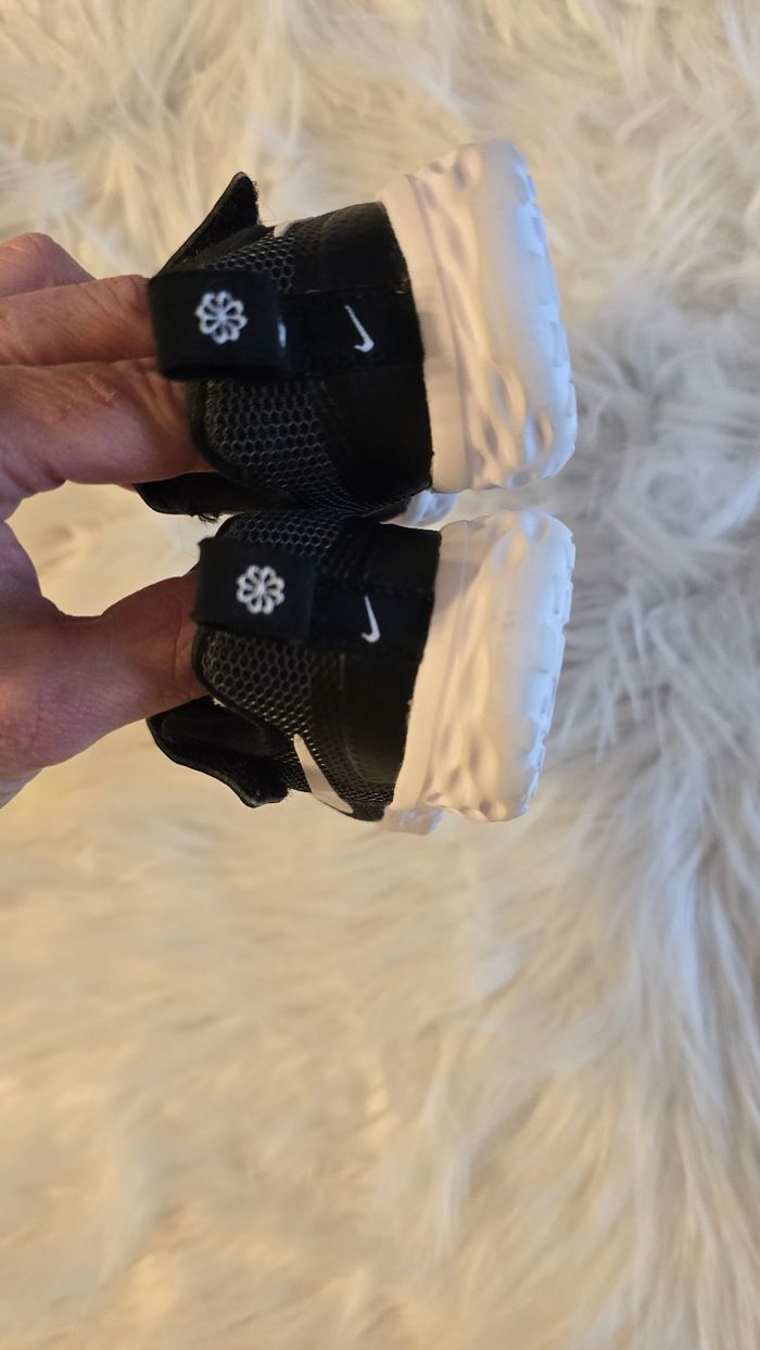 Neuves (non portées) 🤩🥰baskets NIKE unisex pointure 21 🥰🤩 - photo numéro 3