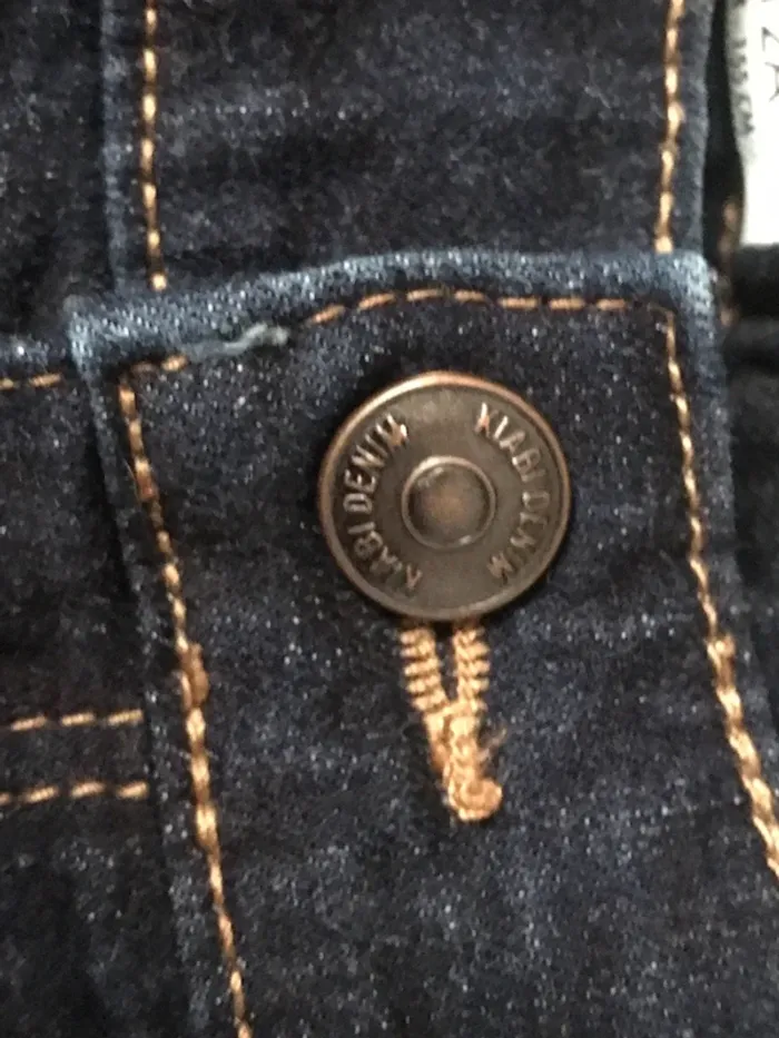 2 jeans et 3 tee-shirts - photo numéro 2