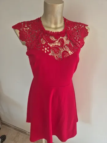 Robe bordeaux dentelles taille m