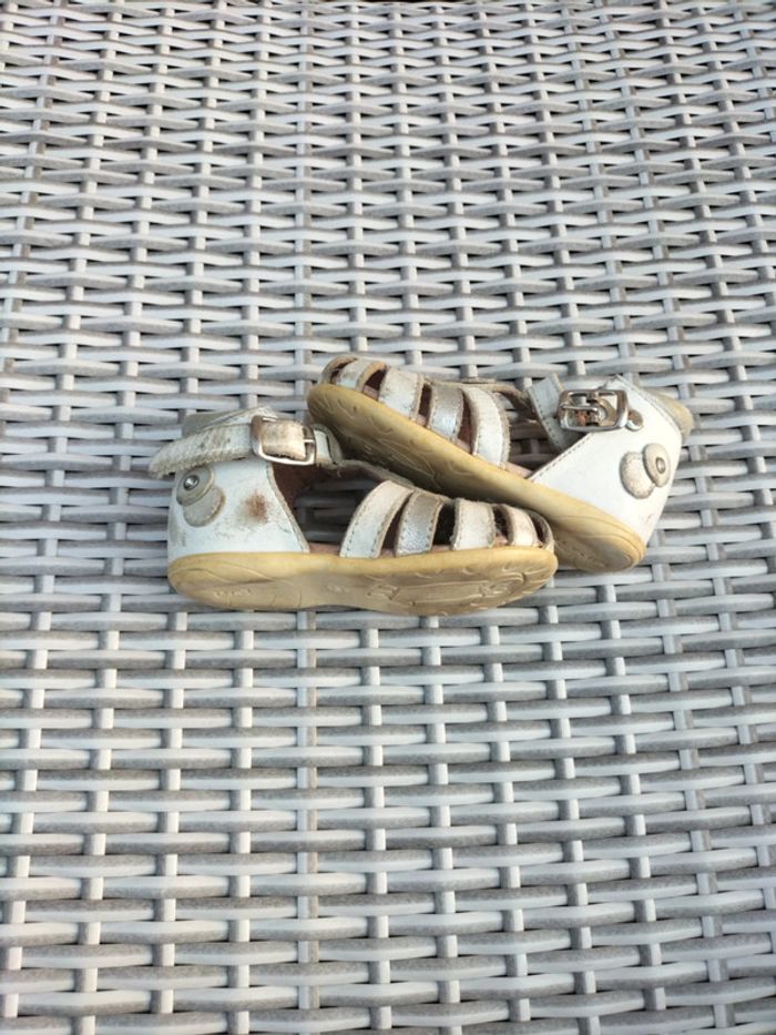 Sandales blanches pointure 19 - photo numéro 3