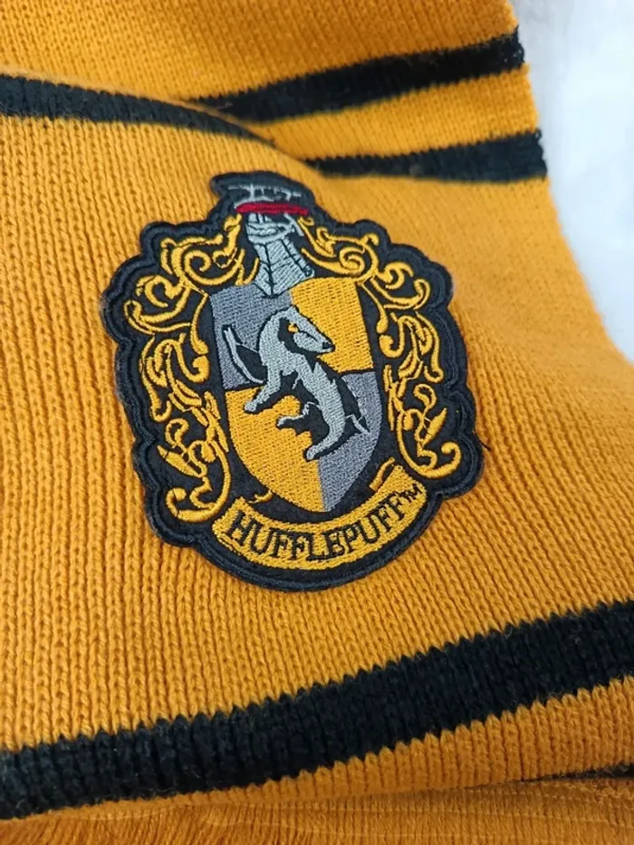 Écharpe Poufsoufle Harry Potter - photo numéro 2