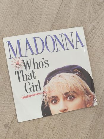 45T – Madonna – Who’s That Girl (1987, Sire/WEA – 928 341-7)
