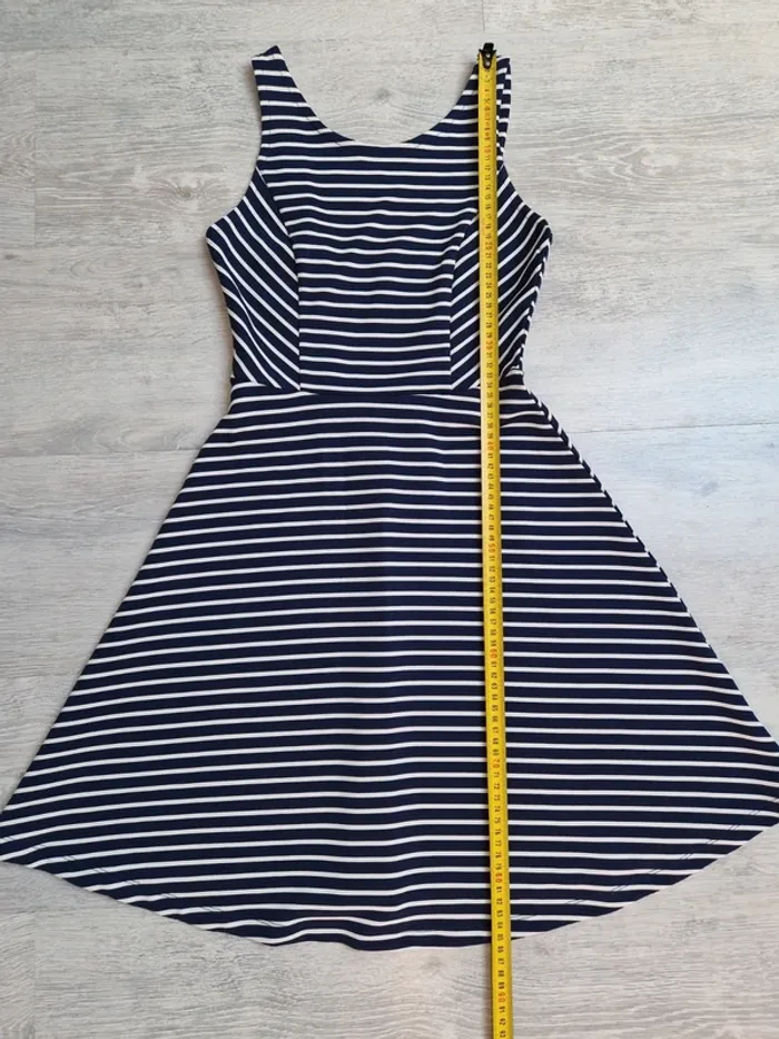 Robe Jennyfer XS à rayures marine et blanche dos très joli - photo numéro 3
