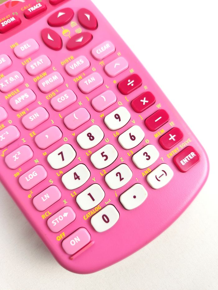 Calculatrice graphique Texas Instruments TI-83 Plus - Édition rose - photo numéro 5