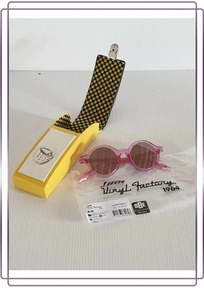 Lunettes de soleil enfant Little vinyl factory 1964, neuve, ref opium rooms c3 valeur 105€ - photo numéro 2