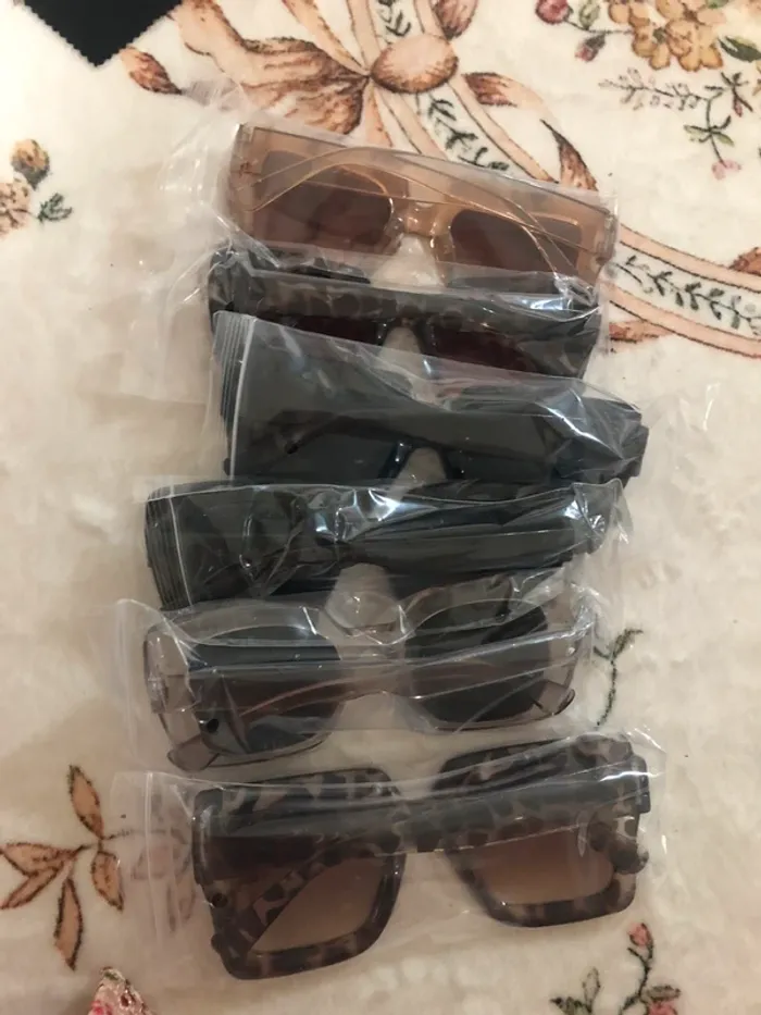 Lunettes de soleil neuve en lot - photo numéro 4