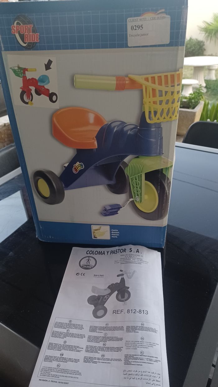 Tricycle enfant 3/ 4 ans neuf jamais servis jouet club entreprise