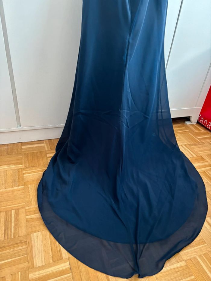 Robe bleu fluide avec traîne T38 - photo numéro 13