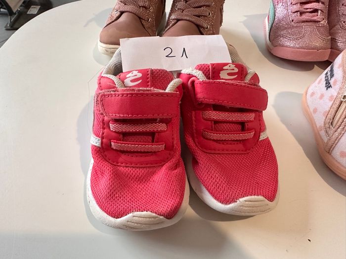 Lot de chaussures taille 19 à 22 - Puma, Minnie et autre - photo numéro 8