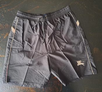 Short  Burberry Taille L état neuf.