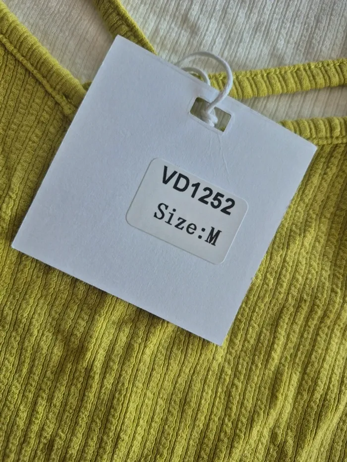 Lot de 4 Débardeurs Femme Taille M/38 - photo numéro 2