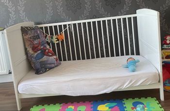 Lit enfant évolutif  et matelas état neuf